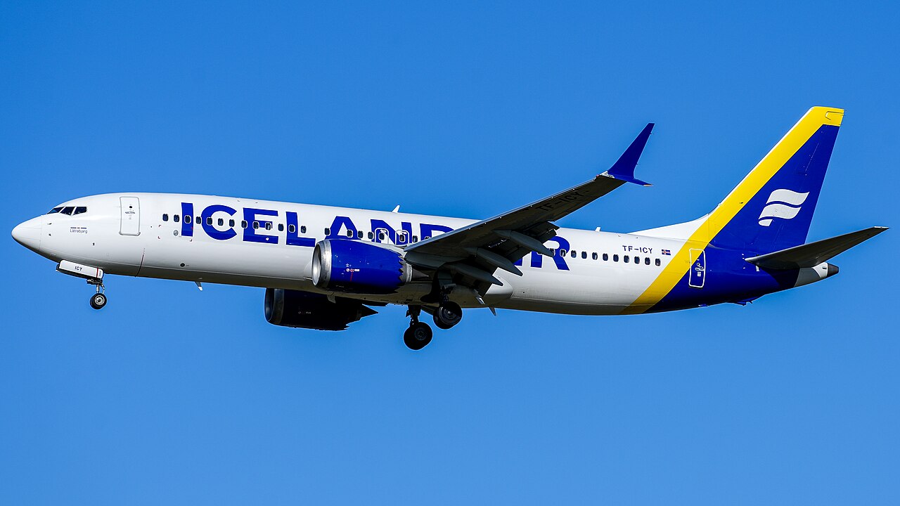 Boeing 737 MAX 8