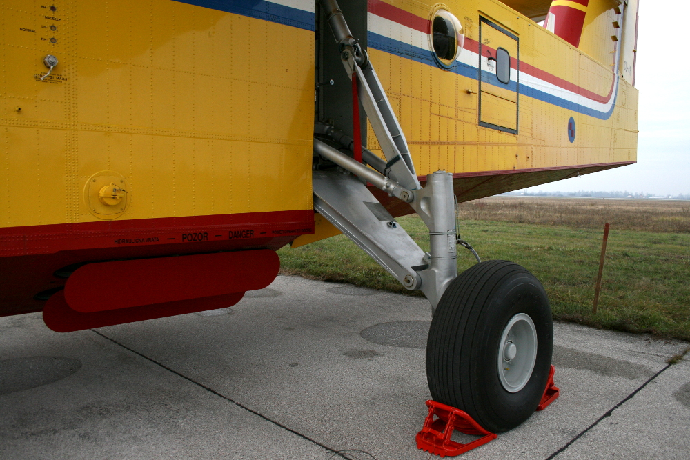 Canadair CL-415 — Yangın Söndürme Uçağı