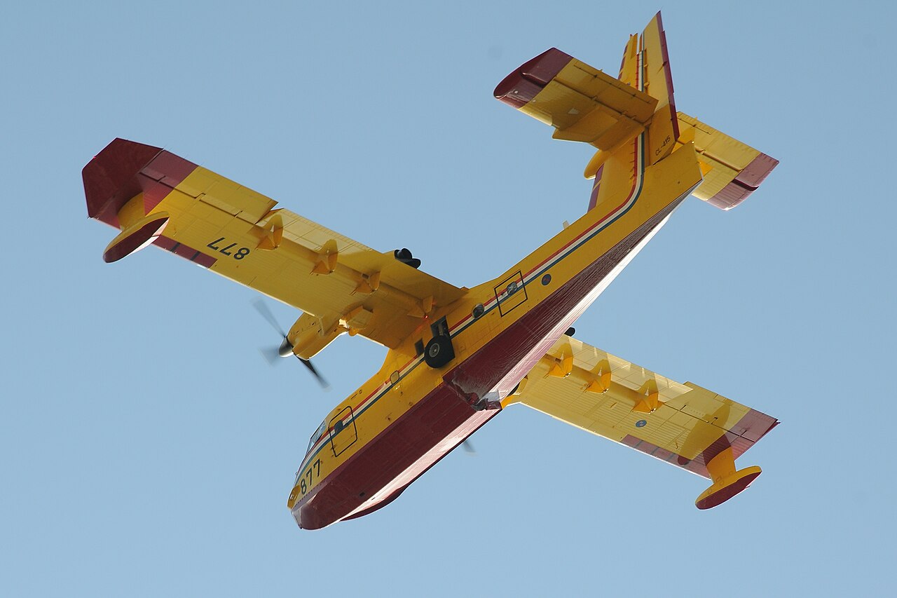 Canadair CL-415 — Yangın Söndürme Uçağı