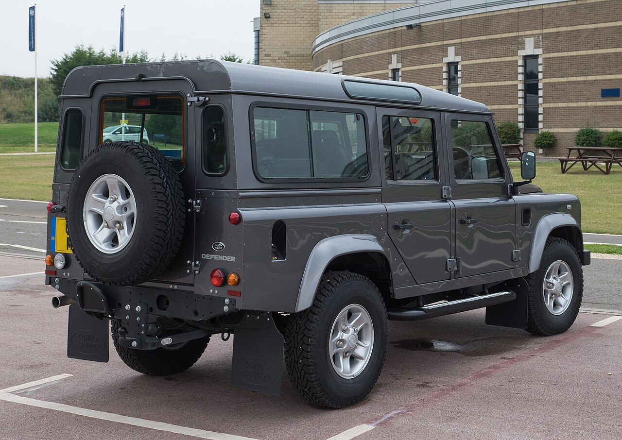 Land Rover Defender — SUV