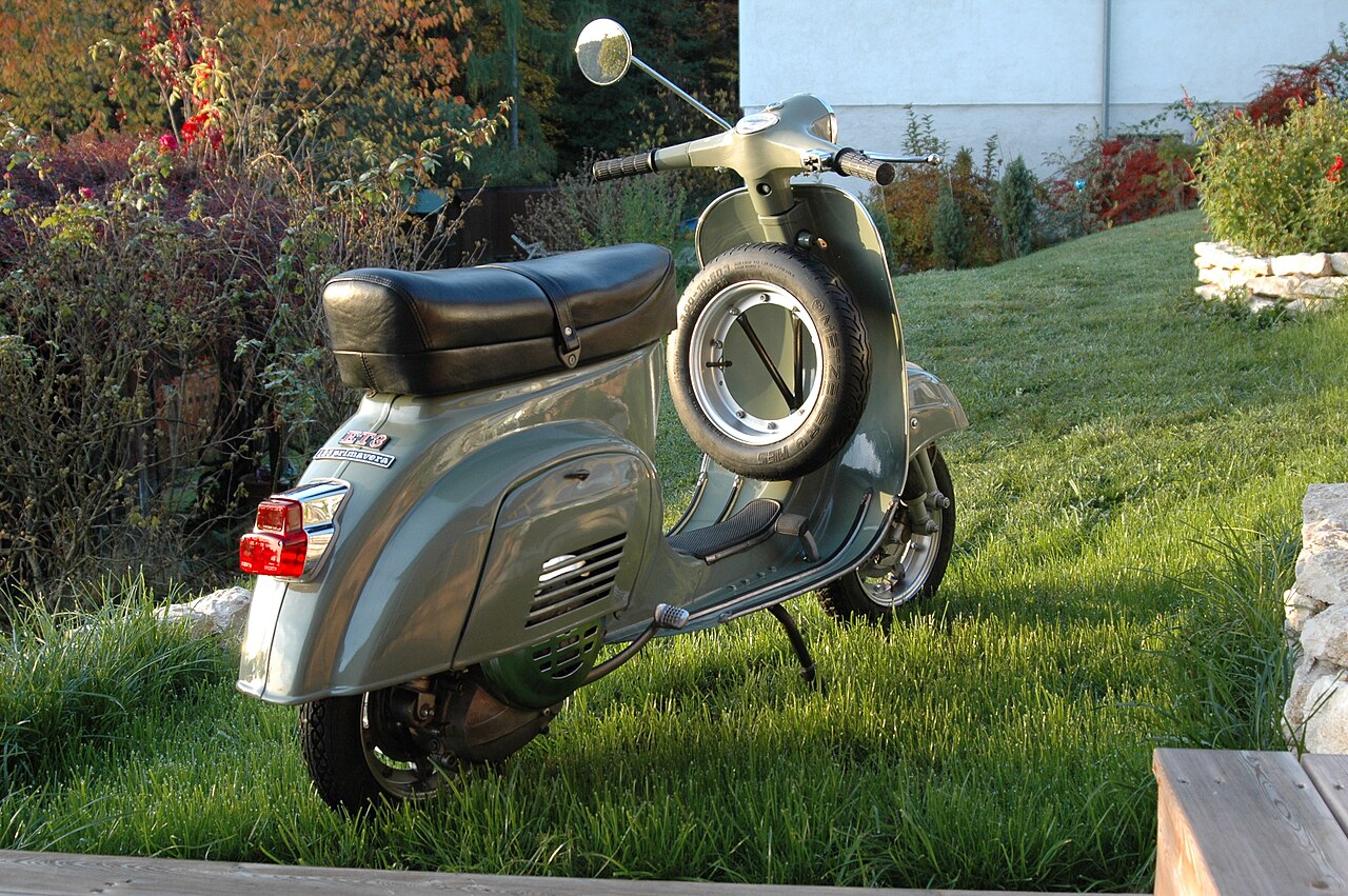 Vespa Primavera — Scooter