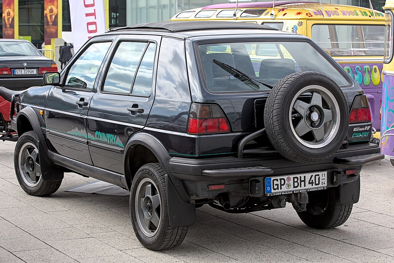Volkswagen Golf — Hatchback