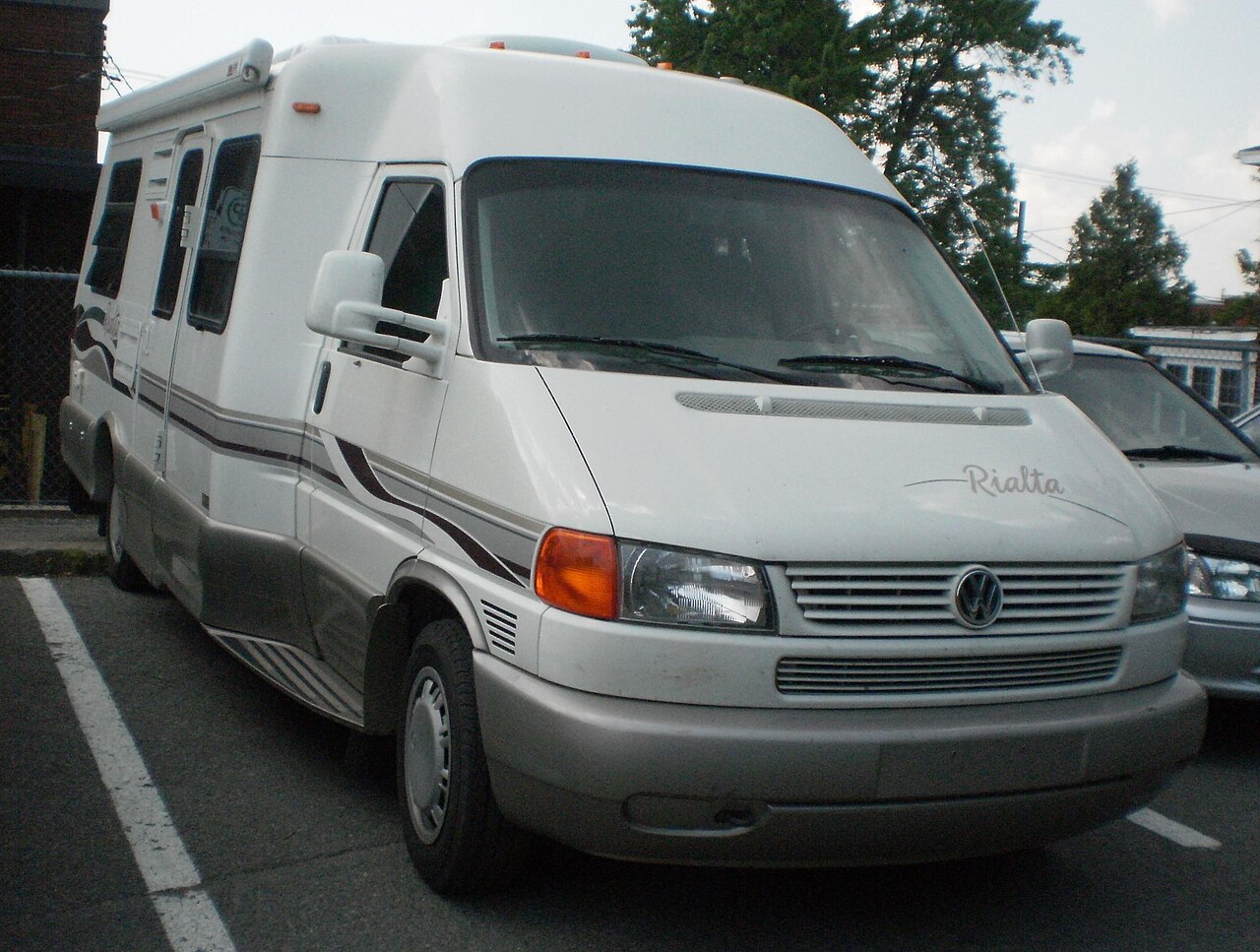 Winnebago Karavan — Karavan